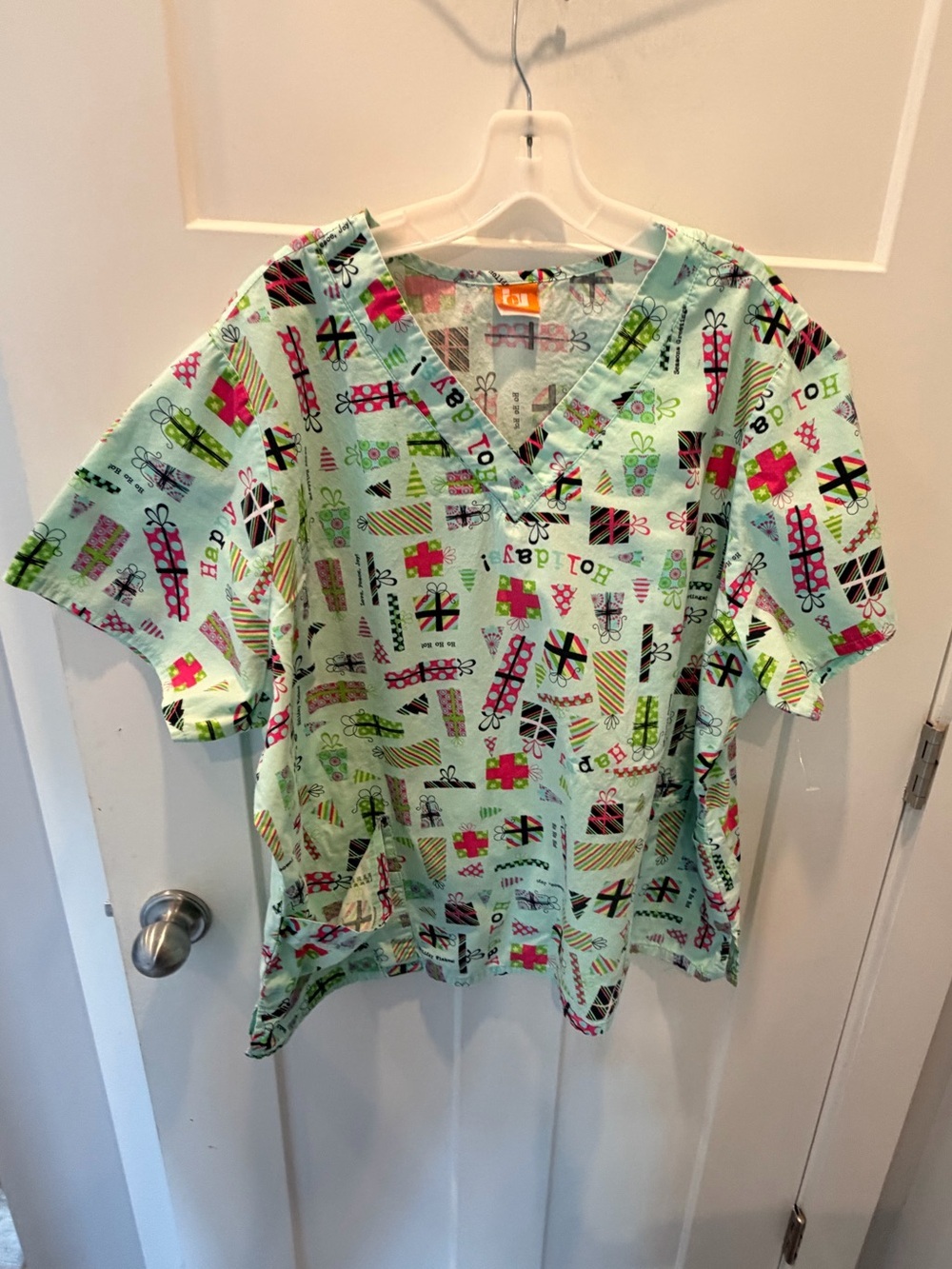 ICU by Barco 2XL Christmas Scrub Top Holiday Gift Print V-Neck Nurse Cotton
